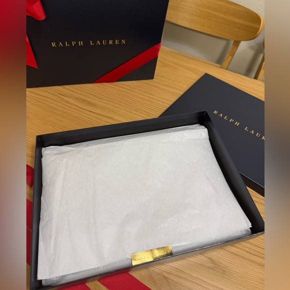 Ralph Lauren Gift Boxes (Set of 2) – Elegant Navy with Red Ribbon - Picture 3 of 12